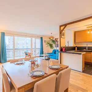 2 Bedroom With Balconies & Private Parking La Madeleine (Nord)